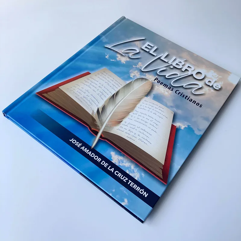 Stampa di libri di romanzi con copertina rigida sulle religioni